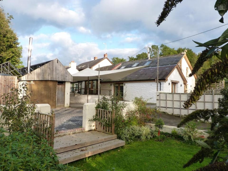 Ceridwen Glamping, double decker bus and Yurts Campground/ 
RV Resort in Wales