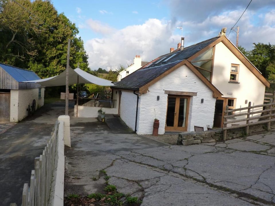 Ceridwen Glamping, double decker bus and Yurts Campground/ 
RV Resort in Wales