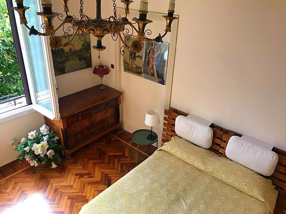 Italy Prestigious Guest House Bed and Breakfast in Bologna