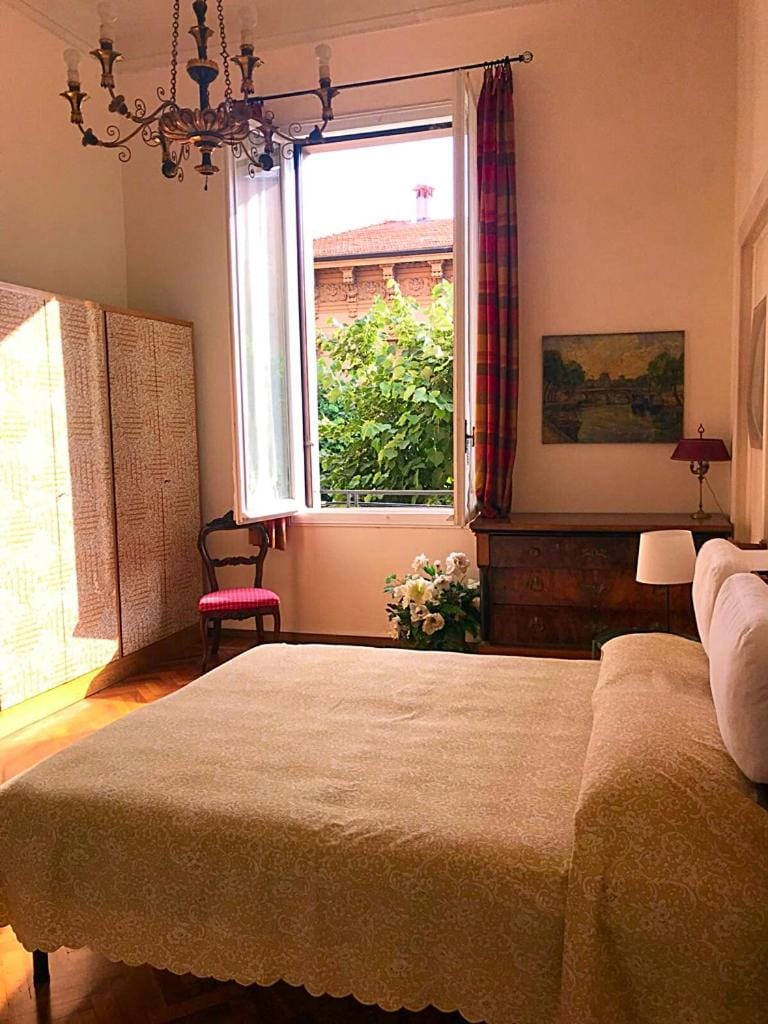 Italy Prestigious Guest House Bed and Breakfast in Bologna
