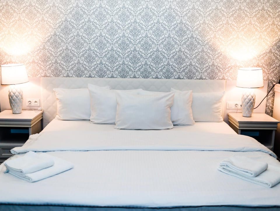 Bed, Photo of the whole room, Bedroom, towels
