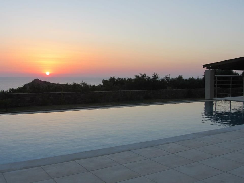 Property building, Garden, Balcony/Terrace, Sunset