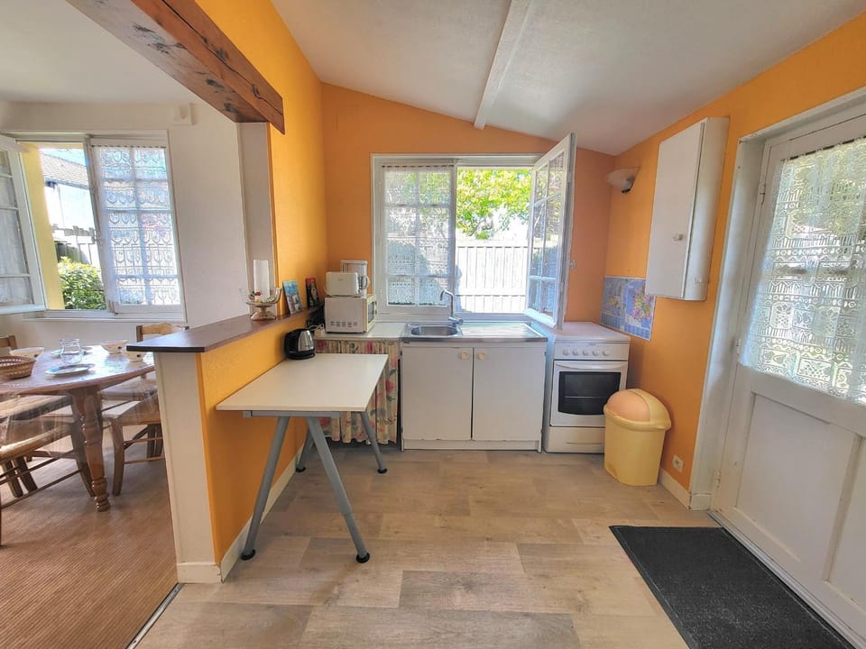 Maison Authentique: Plage, Commerces et Jardin Clôturé - FR-1-364-33 House in Pays de la Loire