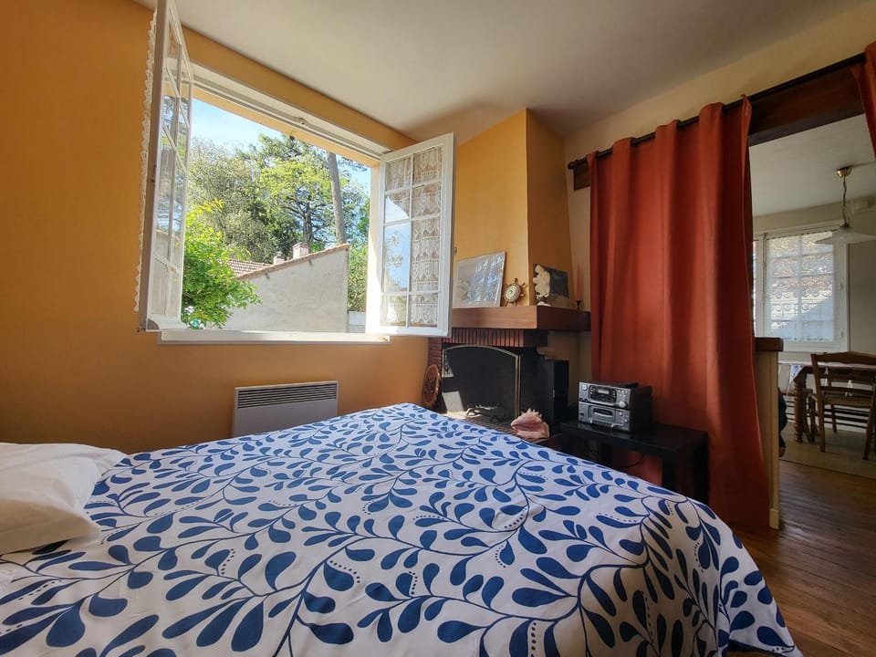 Maison Authentique: Plage, Commerces et Jardin Clôturé - FR-1-364-33 House in Pays de la Loire