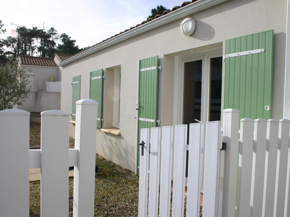 Maison proche plage avec jardin, 4 pers., TV, BBQ, bébé, parking, La Tranche-sur-Mer - FR-1-22-191 House in La Tranche-sur-Mer