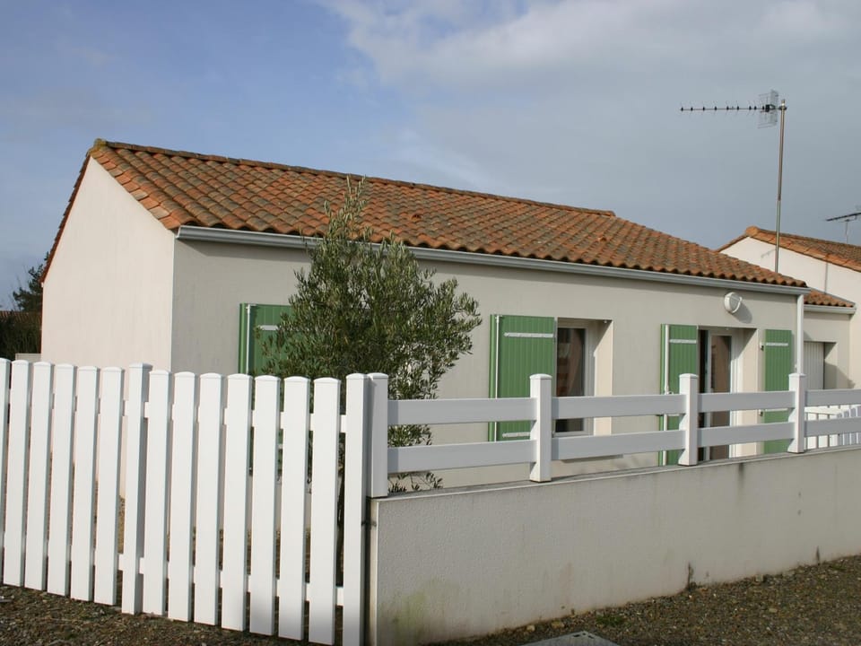 Maison proche plage avec jardin, 4 pers., TV, BBQ, bébé, parking, La Tranche-sur-Mer - FR-1-22-191 House in La Tranche-sur-Mer