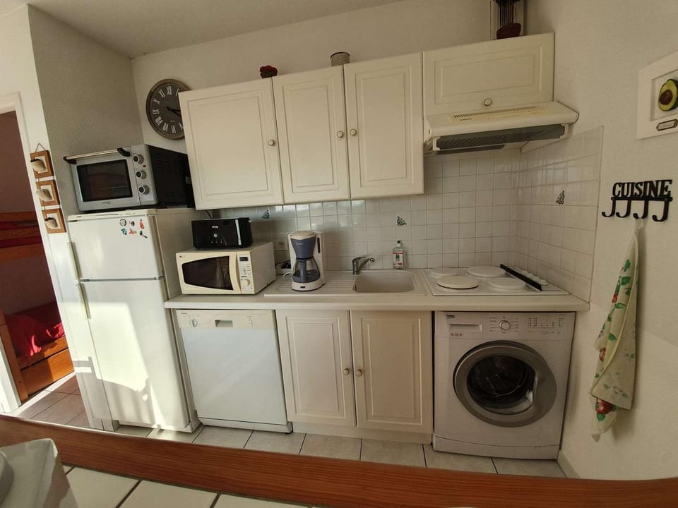 Appartement T2/Cabine en RDC, 4 Couchages, Terrasse, Parking Privé, à 50m de l'Océan - St-Hilaire-de-Riez - FR-1-224C-50 Cabin in Saint-Jean-de-Monts