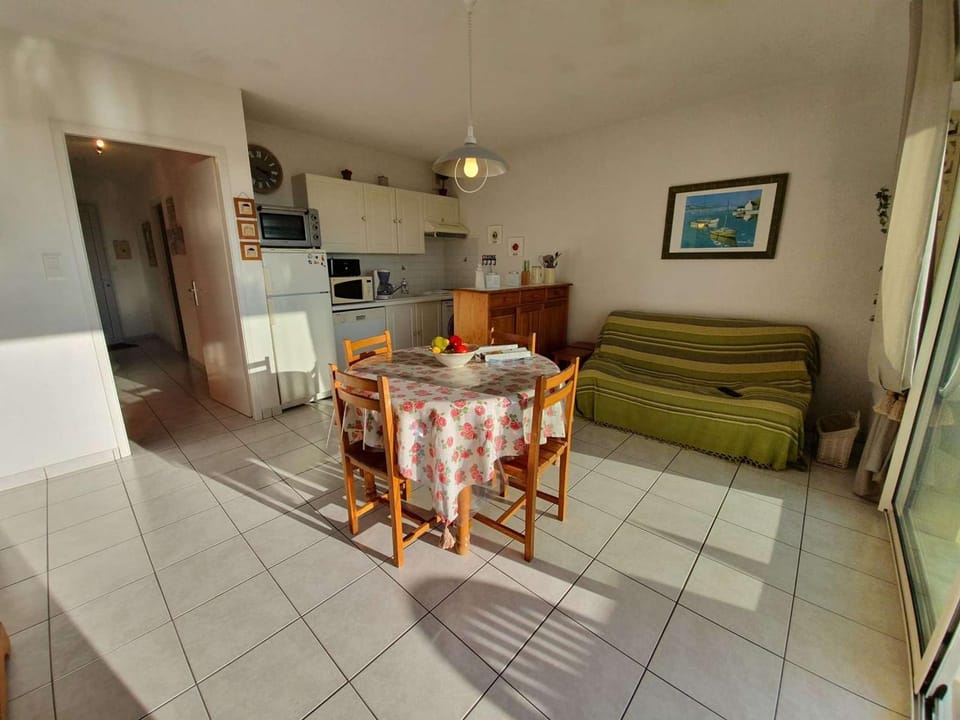Appartement T2/Cabine en RDC, 4 Couchages, Terrasse, Parking Privé, à 50m de l'Océan - St-Hilaire-de-Riez - FR-1-224C-50 Cabin in Saint-Jean-de-Monts