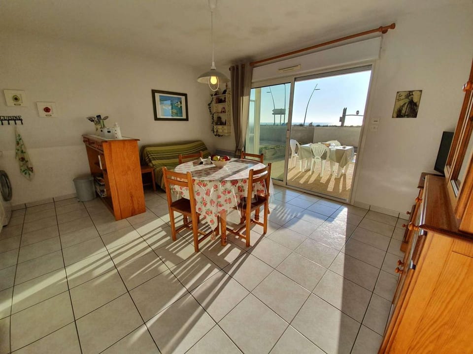 Appartement T2/Cabine en RDC, 4 Couchages, Terrasse, Parking Privé, à 50m de l'Océan - St-Hilaire-de-Riez - FR-1-224C-50 Cabin in Saint-Jean-de-Monts
