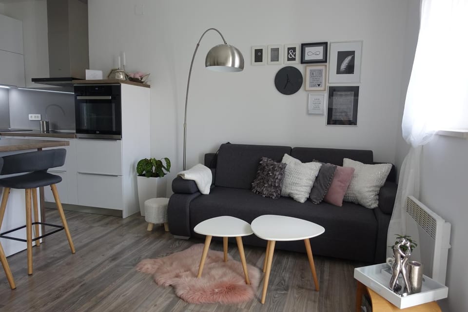 Kitchen or kitchenette, Living room, Seating area, Dining area