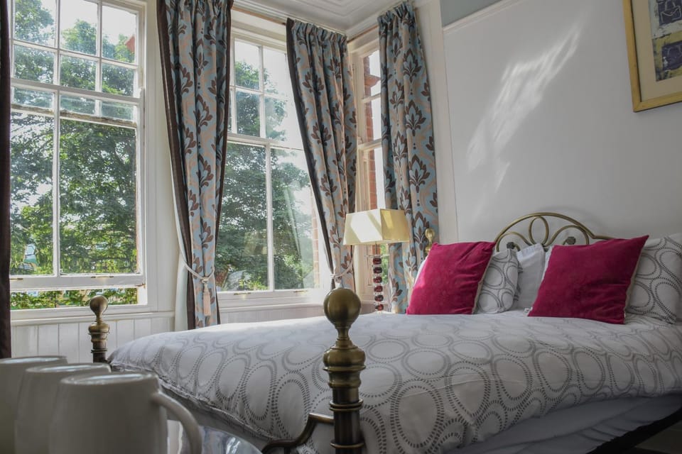 Bed, Coffee/tea facilities, View (from property/room), Other, Decorative detail, Bedroom, Garden view