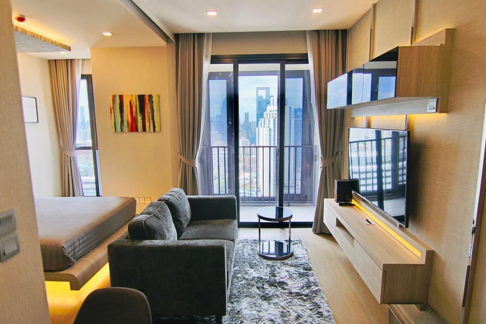 Luxurious & Romantic in the Heart of BKK. MRT/BTS! Apartment in Bangkok