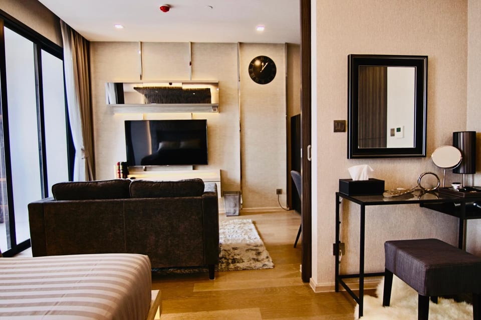 Luxurious & Romantic in the Heart of BKK. MRT/BTS! Apartment in Bangkok