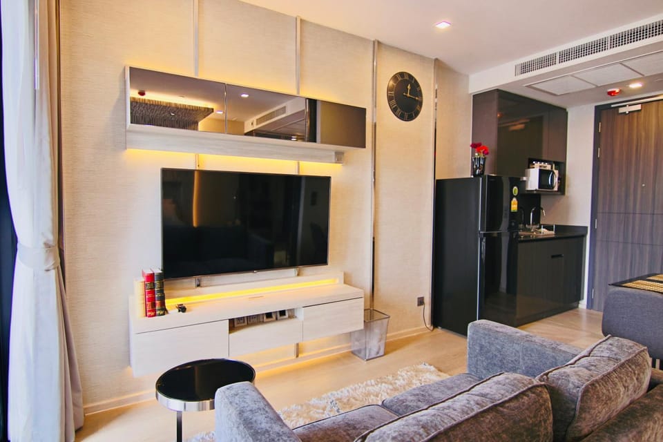 Luxurious & Romantic in the Heart of BKK. MRT/BTS! Apartment in Bangkok