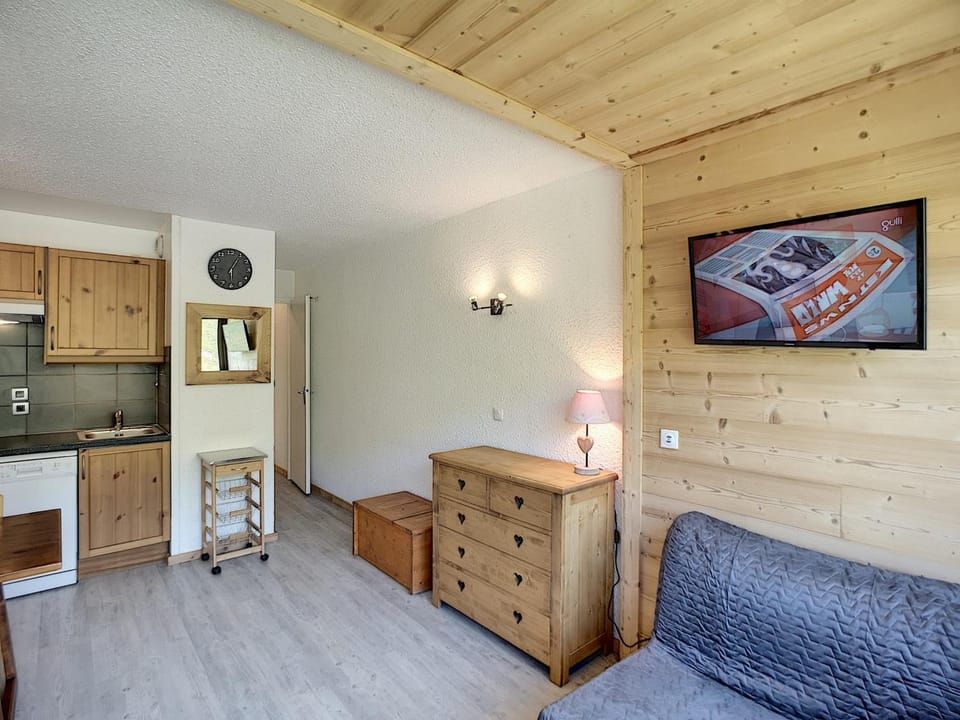 2 Pièces, 5 Pers, Rénové, Piste & Commerces, Wifi Gratuit - FR-1-178-70 Apartment in Les Allues