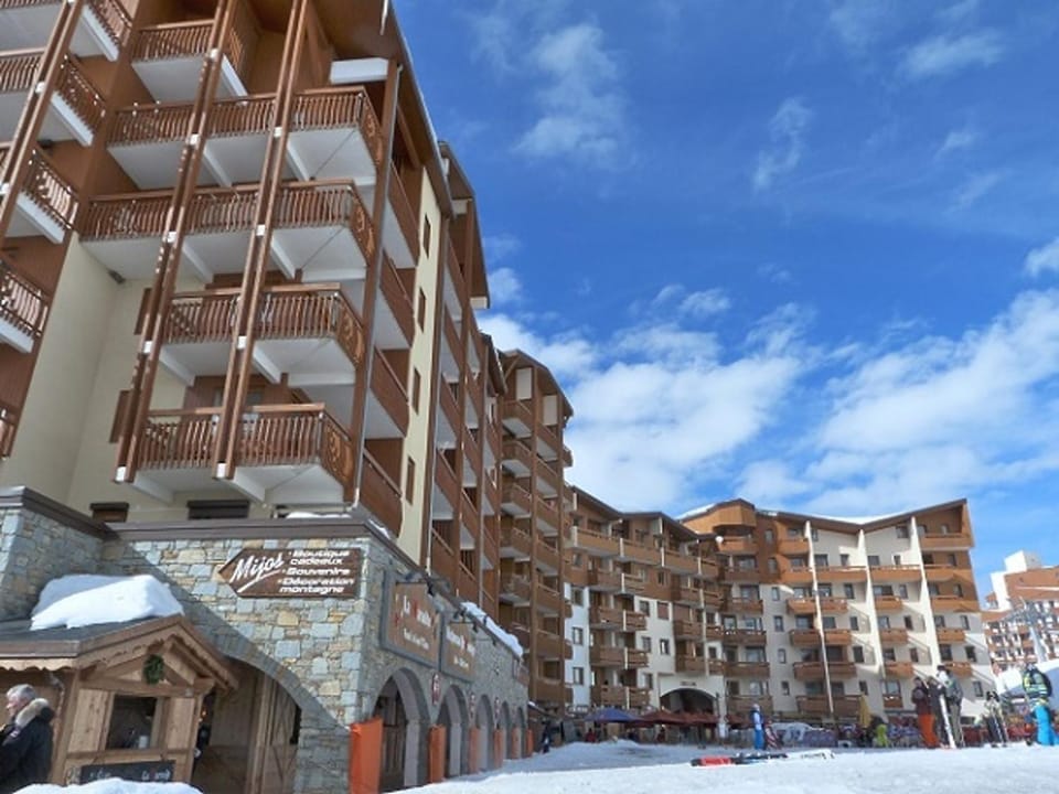 Studio + cabine 4 pers 24m², ski aux pieds, parking à proximité Cabin in Les Allues