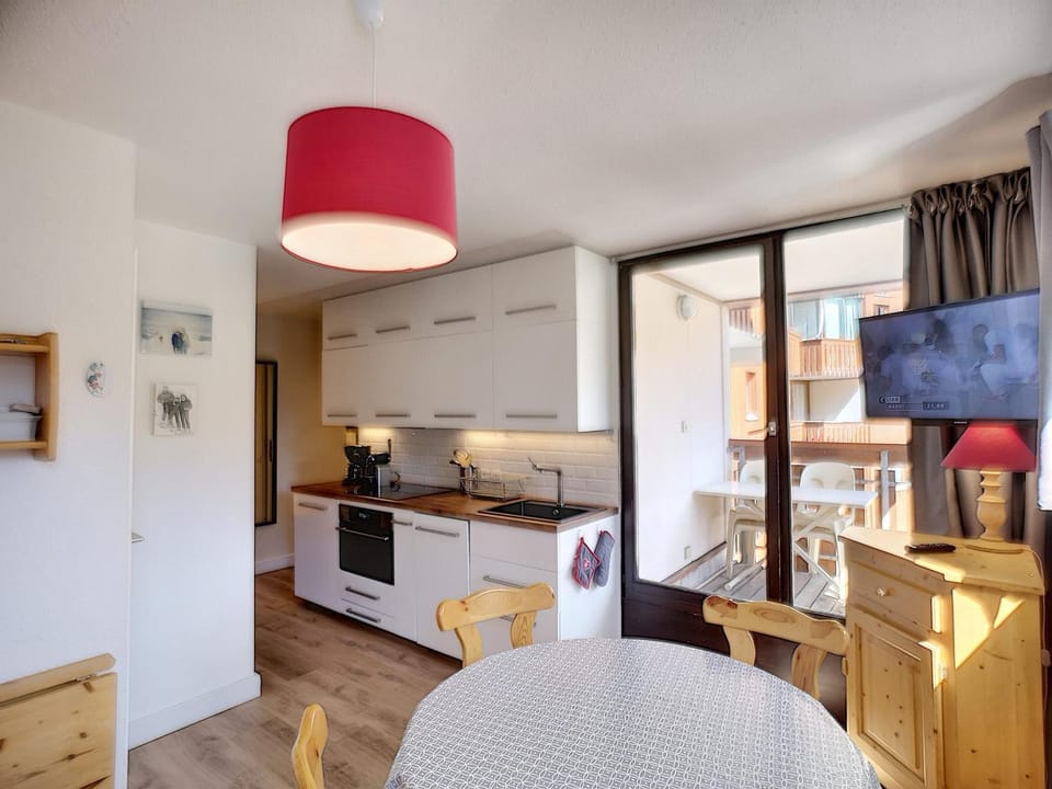 Les Menuires, 2 pièces rénové, 4 pers, balcon sud, ski aux pieds - FR-1-178-137 Apartment in Les Allues