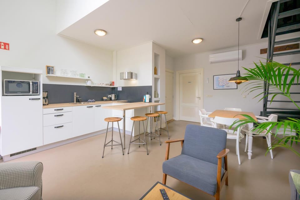 Dining area, kitchen