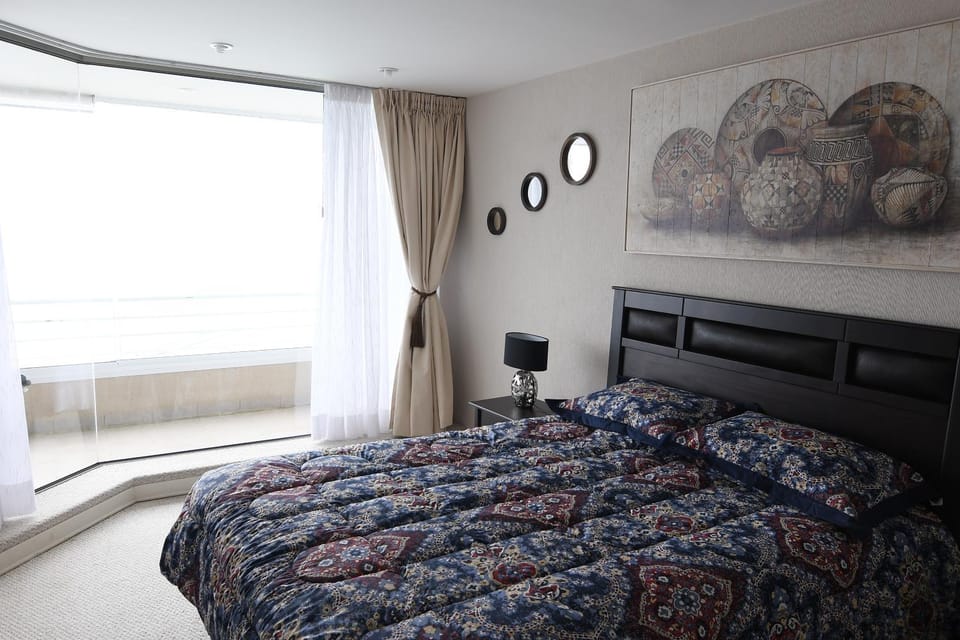 Bed, Living room, Photo of the whole room, Bedroom, Sea view
