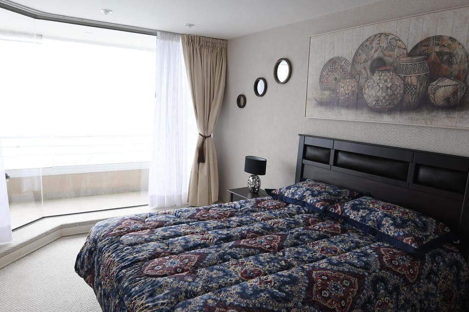 Communal lounge/ TV room, Bed, Photo of the whole room, Bedroom, Sea view, Family