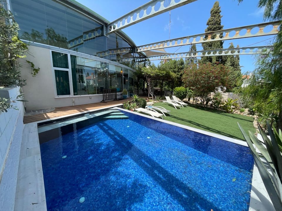 Property building, Day, Garden, Garden view, Pool view, Swimming pool, sunbed