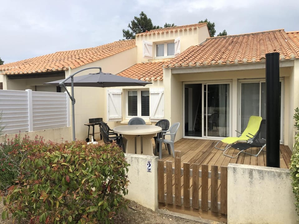 Maison Confortable près de la Plage, Terrasse et Équipements Modernes, Calme - Brétignolles-sur-Mer - FR-1-231-61 House in Pays de la Loire