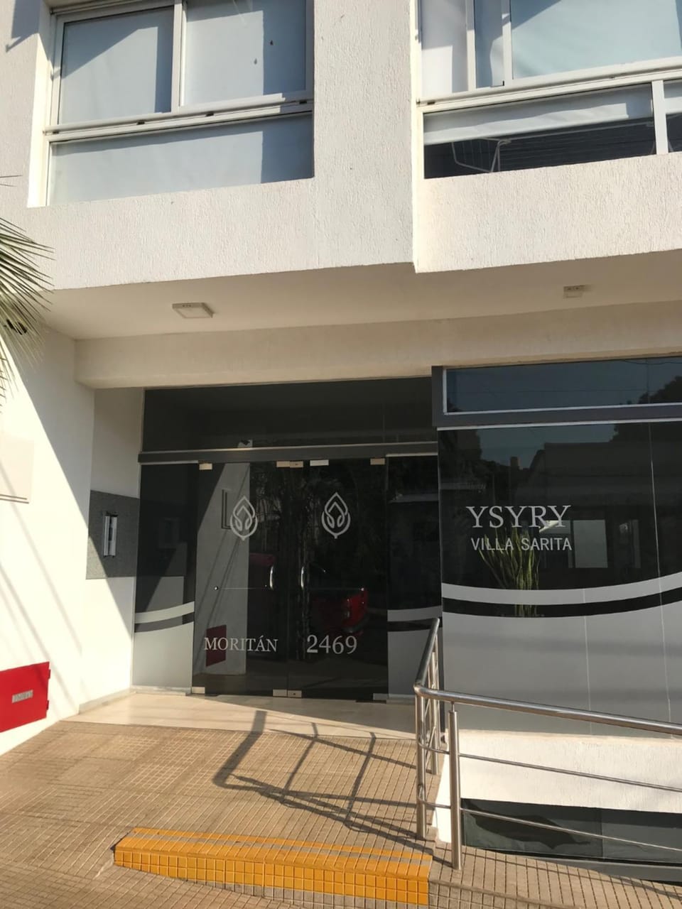 Facade/entrance