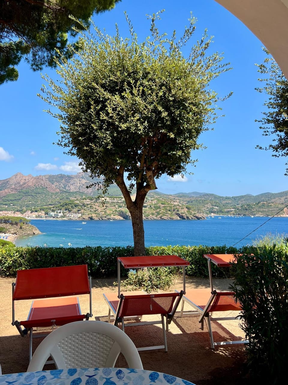 Patio, Nearby landmark, Day, Natural landscape, View (from property/room), Balcony/Terrace, Living room, Seating area, Dining area, Lake view, Mountain view, River view, Sea view