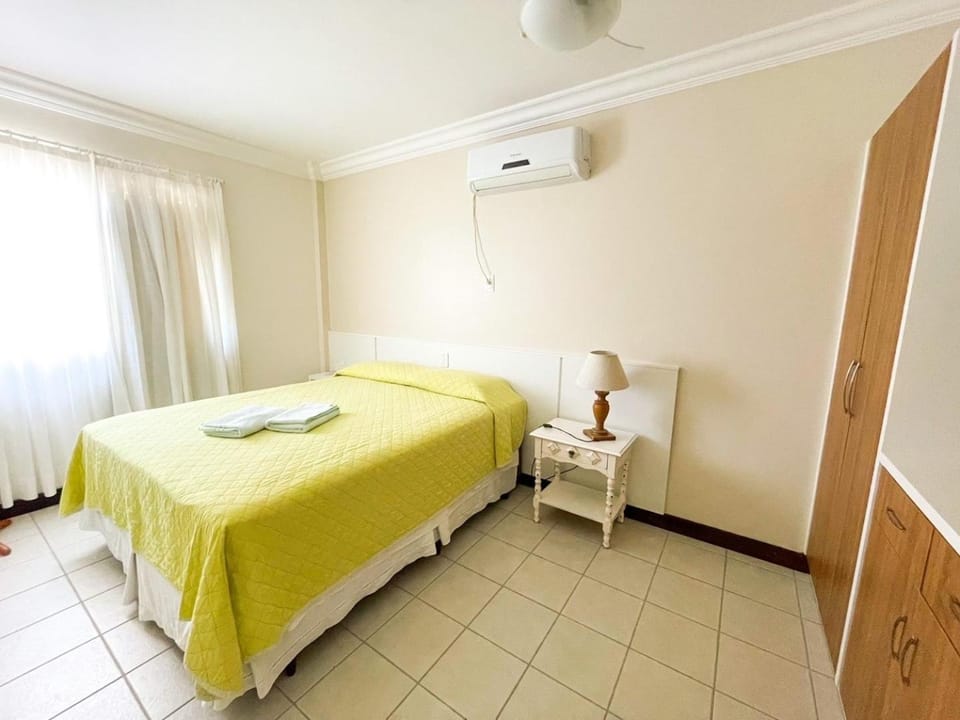Bed, Photo of the whole room, Bedroom, air conditioner