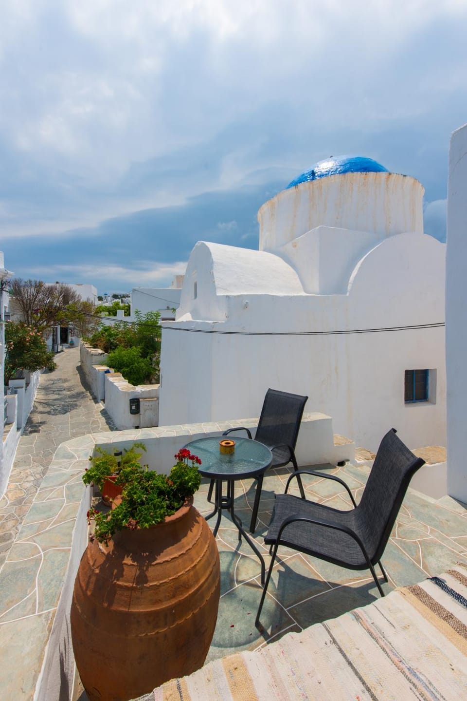 Balcony/Terrace, Street view