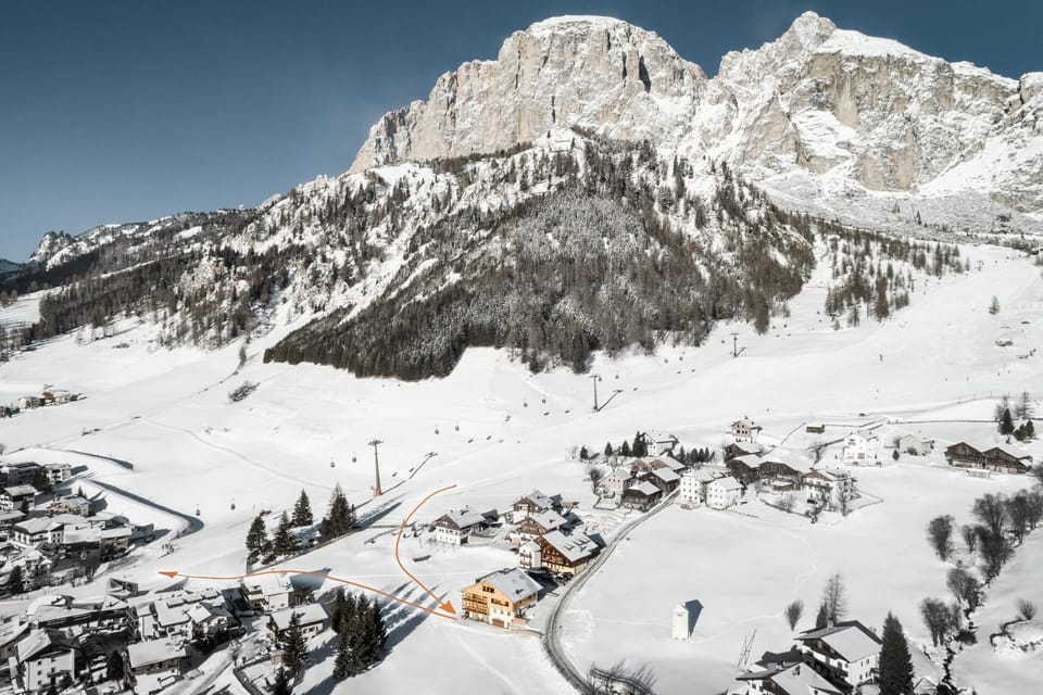 Nearby landmark, Natural landscape, Winter, Skiing, Skiing, Mountain view