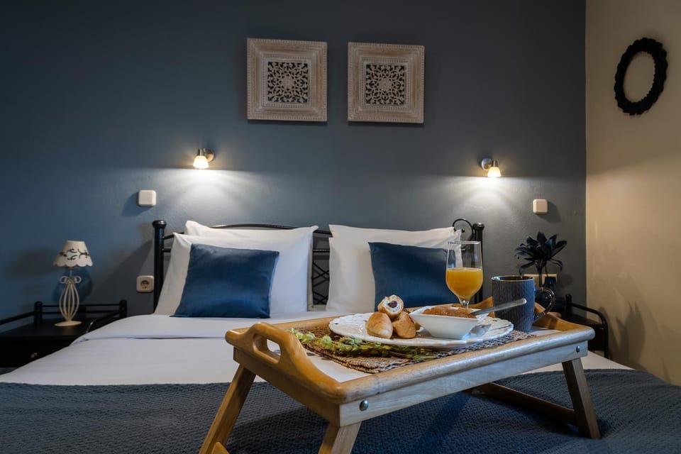 Bed, Food and drinks, Photo of the whole room, Bedroom, Food, Breakfast, Continental breakfast