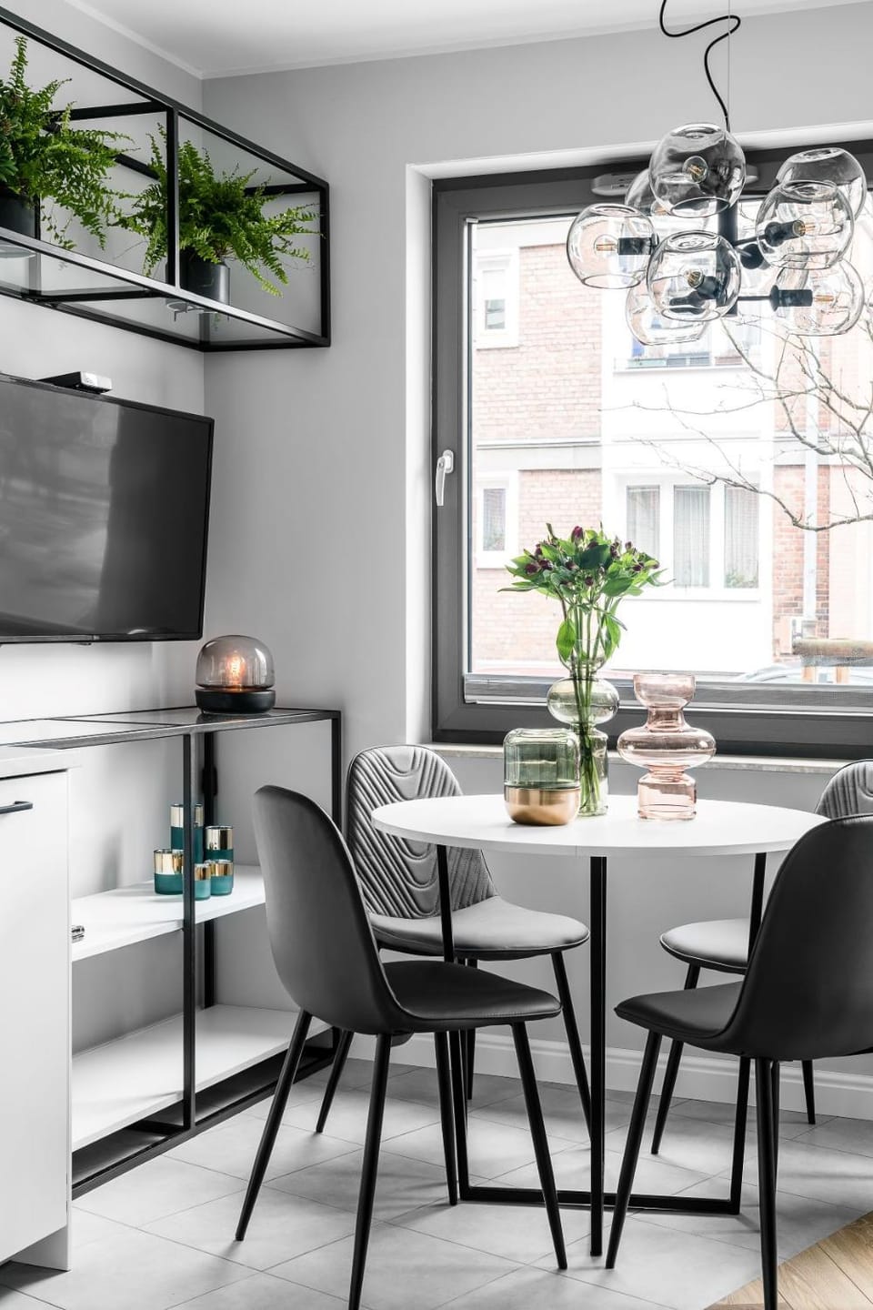 Kitchen or kitchenette, Living room, Seating area, Dining area