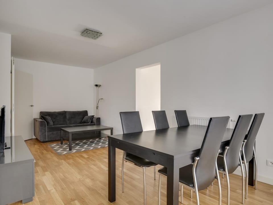 Appartement de standing 8 pers, hyper centre Arcachon, balcon, parking privé, proche plages et gare Apartment in Arcachon