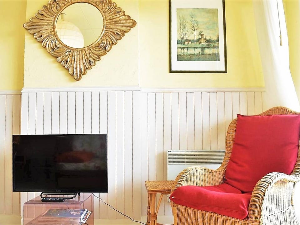 Appartement vintage avec terrasse face mer - 4 couchages, parking sécurisé - FR-1-251-290 Apartment in Le Lavandou