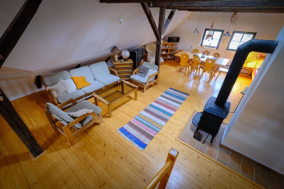 Communal lounge/ TV room, TV and multimedia, Living room, Seating area, Dining area