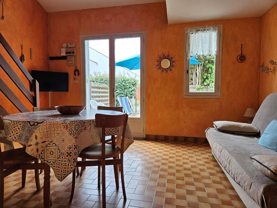 Maisonnette à 150m de la plage, parking privé House in La Faute-sur-Mer