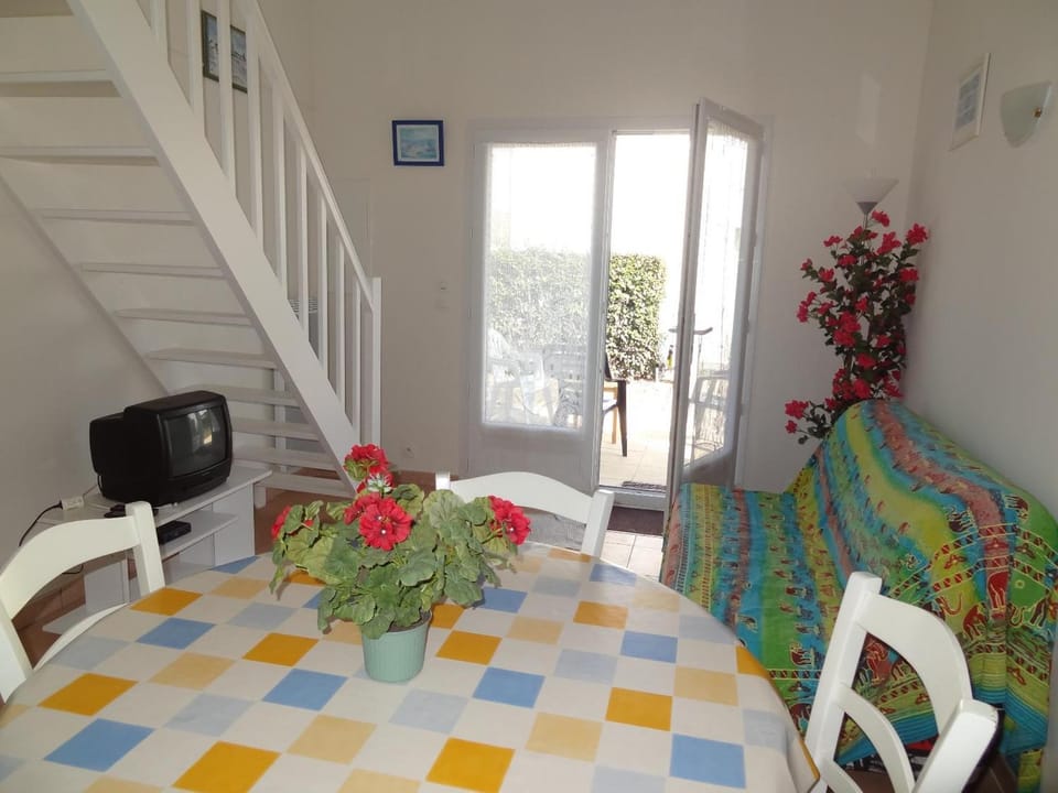 Maisonnette avec piscine à 1800m de la plage - FR-1-476-35 House in La Faute-sur-Mer