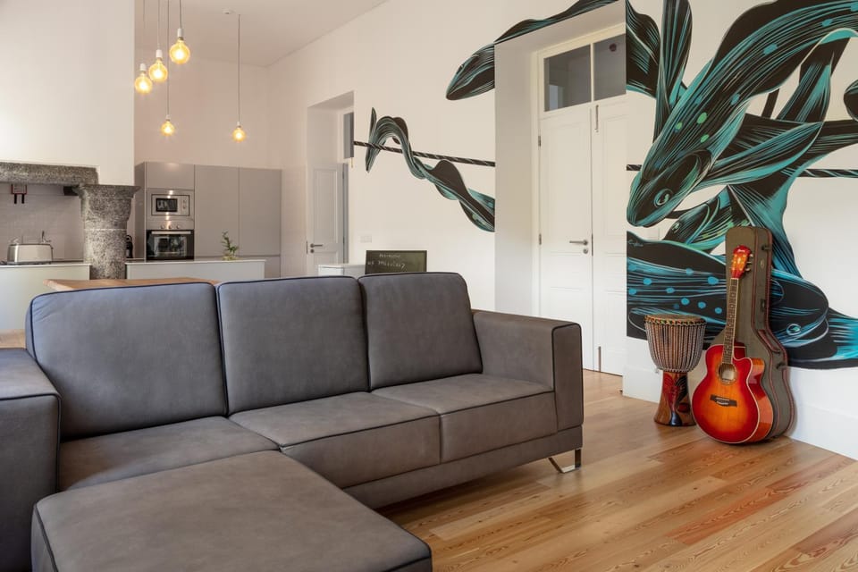 TV and multimedia, Kitchen or kitchenette, Living room, Seating area