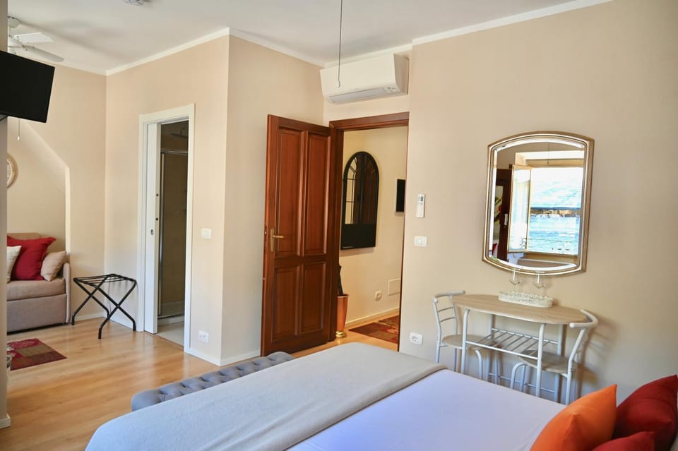 Great Location Private Entrance Apartment in Monterosso al Mare
