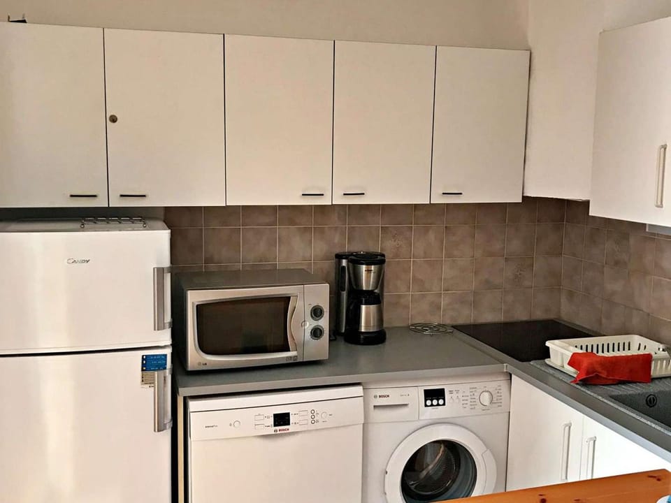 Appartement 6 pers avec piscine, terrasse & parking privé - tout confort et proche commodités - FR-1-387-135 Apartment in Marseillan