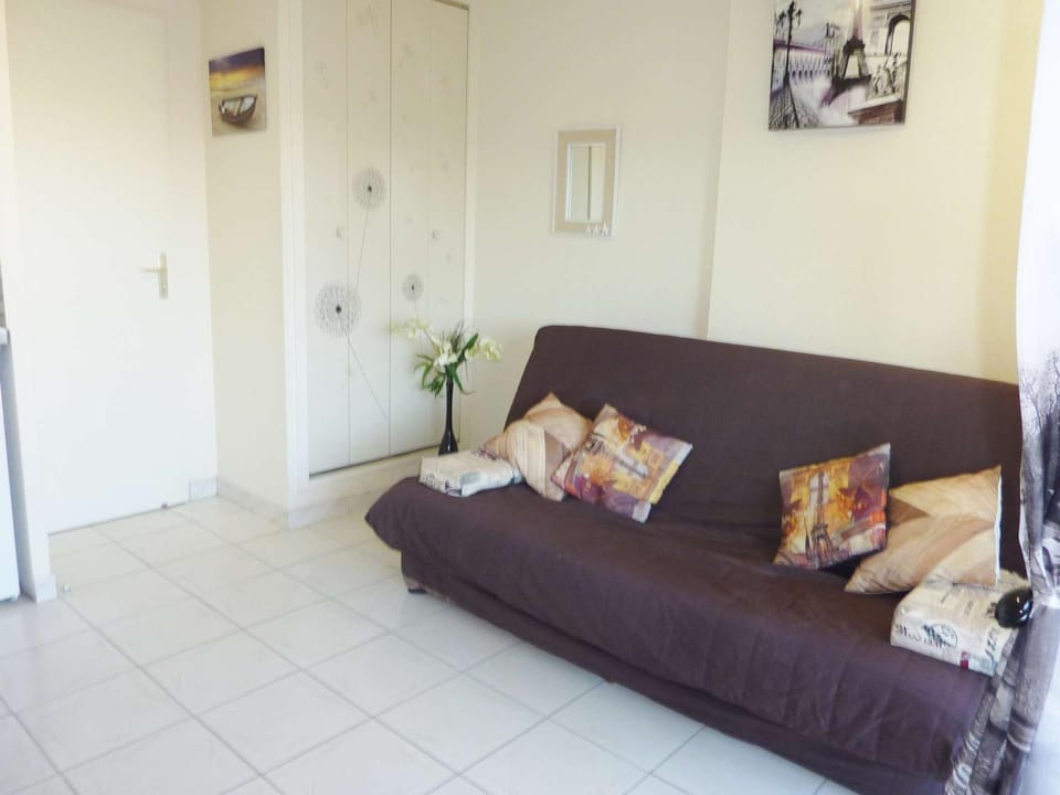 Studio Cabine Climatisé avec Piscine, Terrasse et Parking Privé – Proche Commodités - FR-1-387-137 Cabin in Marseillan