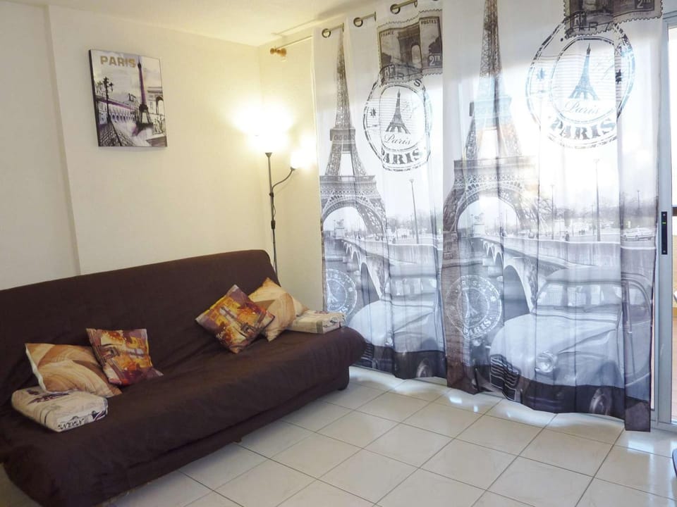 Studio Cabine Climatisé avec Piscine, Terrasse et Parking Privé – Proche Commodités - FR-1-387-137 Cabin in Marseillan