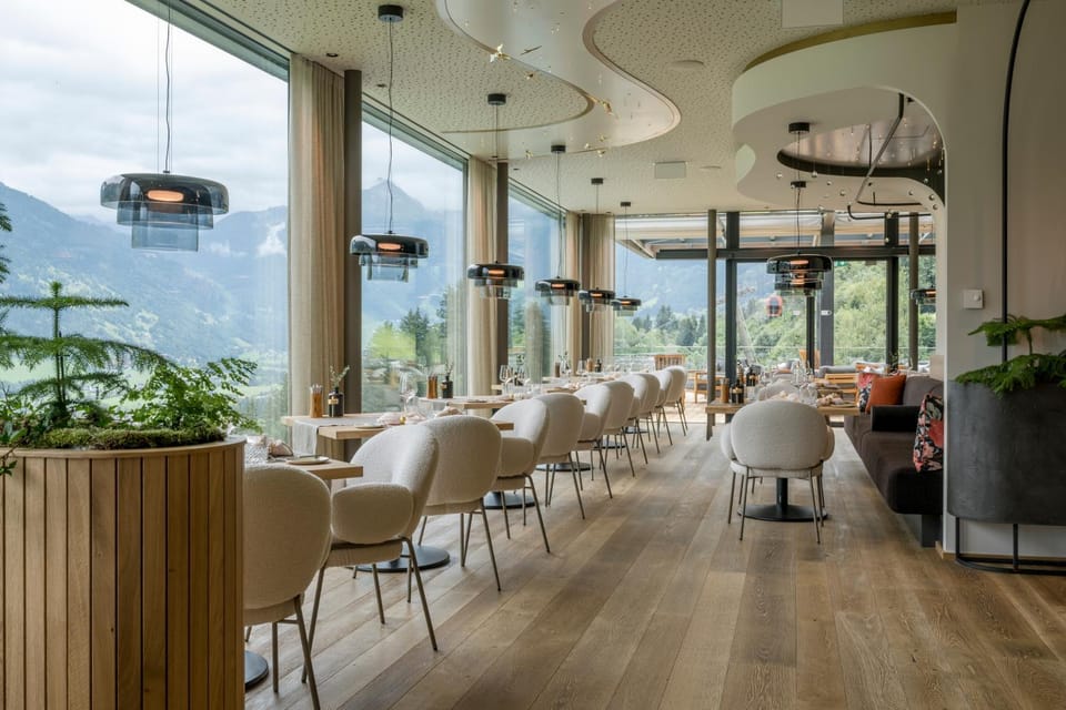 Restaurant/places to eat, Restaurant/places to eat