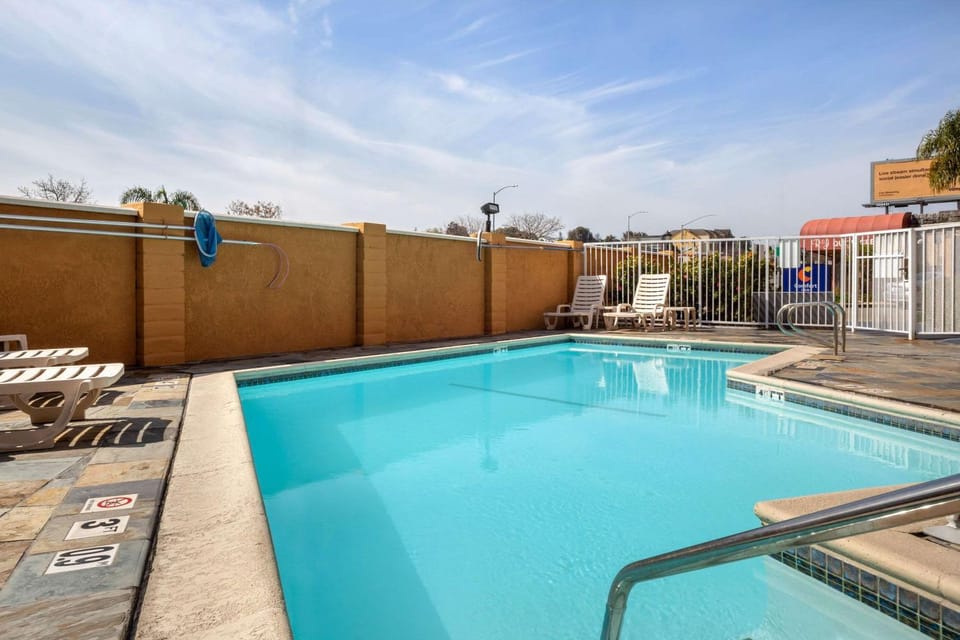 On site, Pool view, Swimming pool, Swimming pool