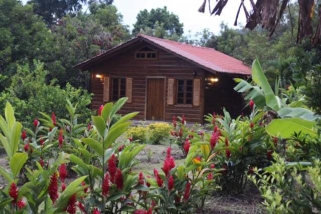 Hospedaje en el Lago Nature lodge in Cortés Department