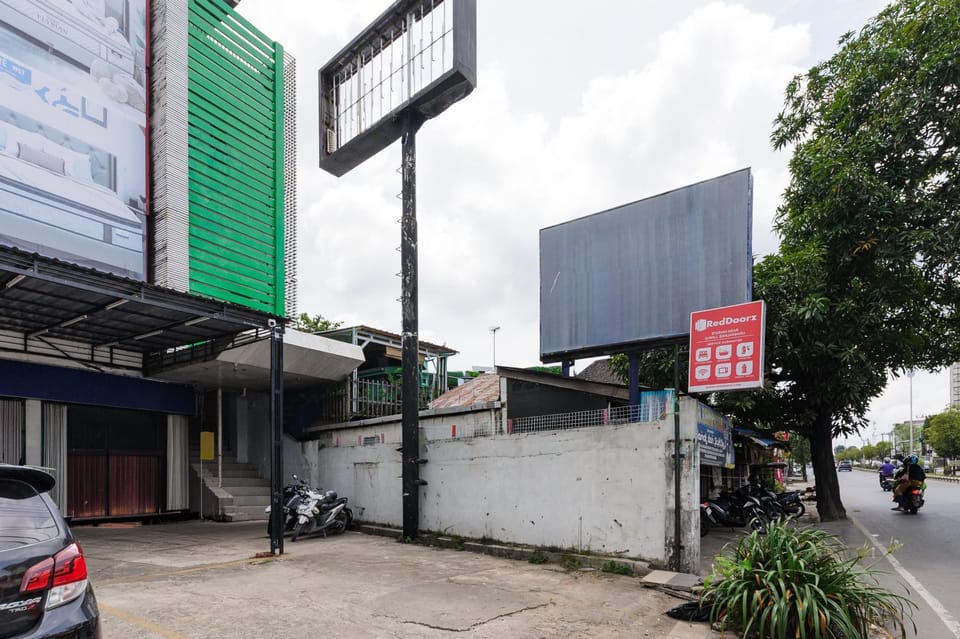 Facade/entrance