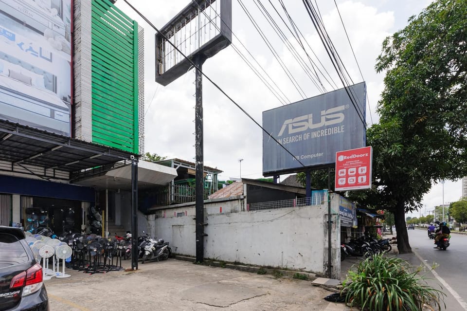 Facade/entrance