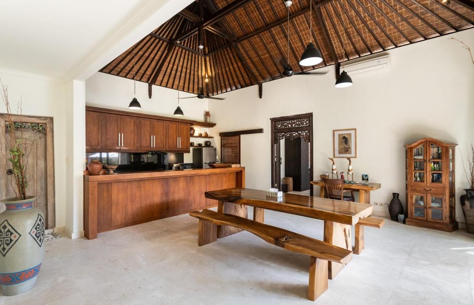 Villa Nesanur - Comfortable & Spacious Beachside Sanur Villa in Denpasar