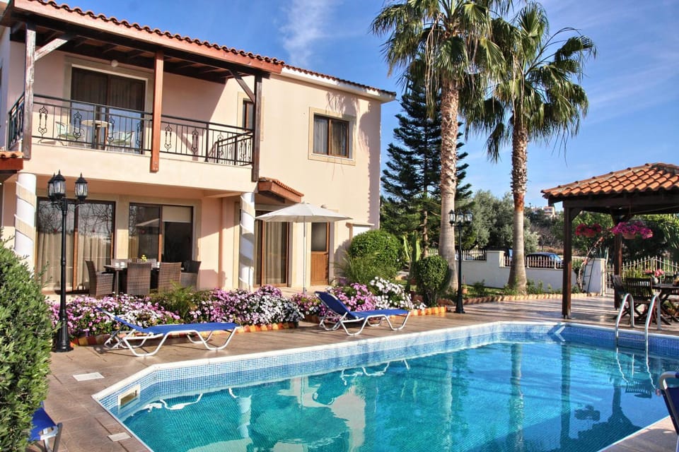 Property building, Day, Swimming pool, Swimming pool